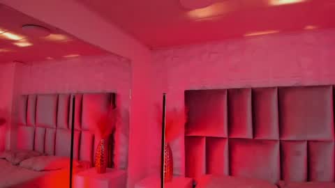 Snapshot of hollypeach_ chatting on 24, 4, 2026 hollypeach_ online show from 24, 4, 2026