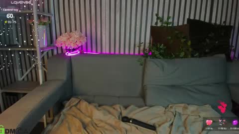 Snapshot of hollyray_ chatting on 14, 4, 2026 Holly online show from 14, 4, 2026