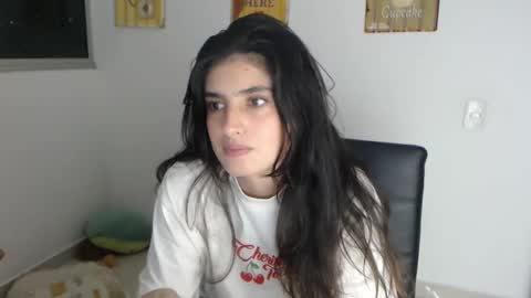 hollyshit_ online show from 28, 2, 2025