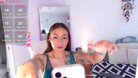 hollyt1 online show from 22, 9, 2025