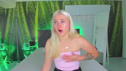 HollyTaillor online show from 1, 10, 2025