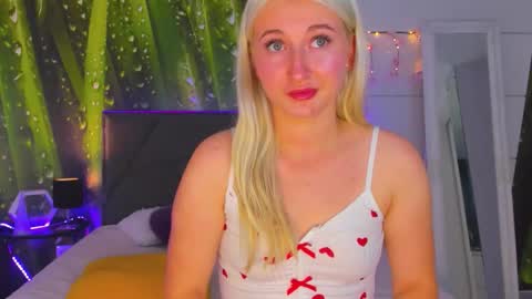 HollyTaillor online show from 15, 10, 2025