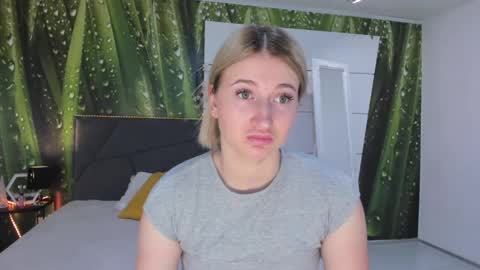 Snapshot of hollytaillor chatting on 25, 5, 2026 HollyTaillor online show from 25, 5, 2026