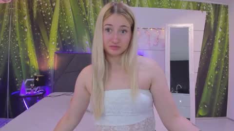 Snapshot of hollytaillor chatting on 1, 6, 2026 HollyTaillor online show from 1, 6, 2026