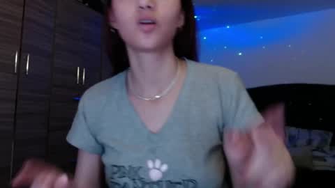 Snapshot of holy_julii chatting on 8, 6, 2026 holy_julii online show from 8, 6, 2026