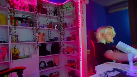 Snapshot of holy_mistresss chatting on 22, 10, 2025 holy_mistresss online show from 22, 10, 2025