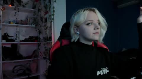 Snapshot of holy_mistresss chatting on 29, 10, 2025 holy_mistresss online show from 29, 10, 2025