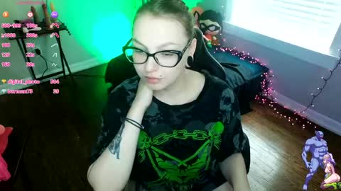 Snapshot of holyweed420 chatting on 22, 4, 2026 Viktoria online show from 22, 4, 2026