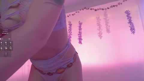 Snapshot of honeeeey_ chatting on 10, 7, 2026 honeeeey_ online show from 10, 7, 2026