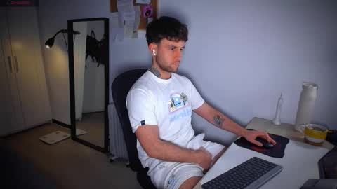 Snapshot of honestandrew chatting on 10, 2, 2026 Andrew online show from 10, 2, 2026