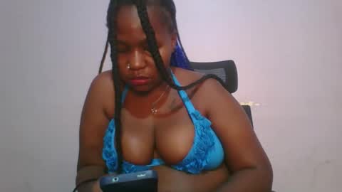 honey_beb online show from 28, 10, 2025