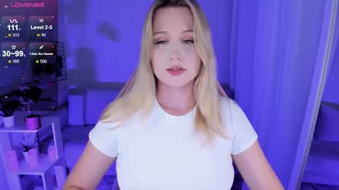 Snapshot of honey_blondee chatting on 29, 7, 2026 Tammy online show from 29, 7, 2026