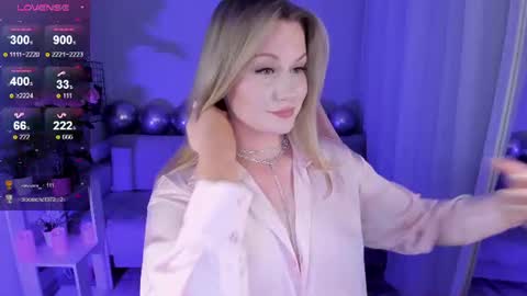 Snapshot of honey_blondee chatting on 6, 8, 2026 Tammy online show from 6, 8, 2026