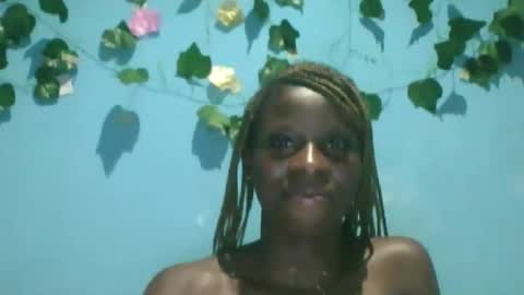 Snapshot of honey_bug2 chatting on 16, 9, 2025 Queen online show from 16, 9, 2025