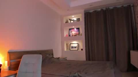 Snapshot of honey_bunnyy_ chatting on 12, 11, 2025 Alexa online show from 12, 11, 2025