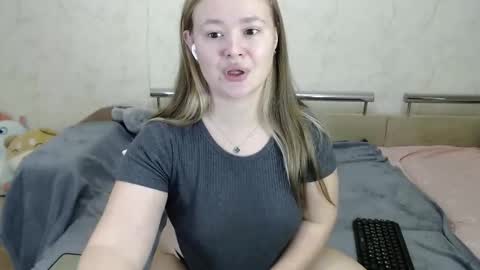 honey_caramelle online show from 11, 1, 2025