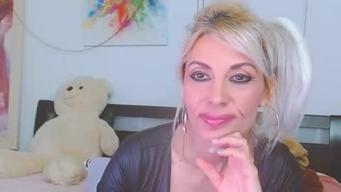 honey_lara online show from 18, 4, 2026