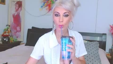 Snapshot of honey_lara chatting on 16, 7, 2026 honey_lara online show from 16, 7, 2026