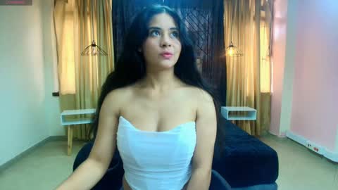 Honey Love online show from 17, 9, 2025