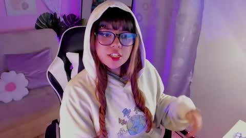Snapshot of honey_m0on chatting on 21, 5, 2026 Milenka online show from 21, 5, 2026