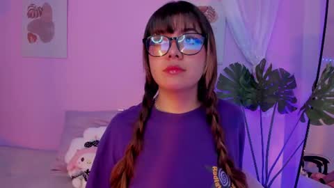 Snapshot of honey_m0on chatting on 25, 6, 2026 Milenka online show from 25, 6, 2026