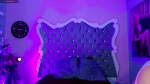 honey_moontsts online show from 4, 3, 2026