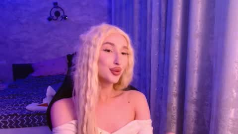 honey_sunset online show from 29, 11, 2025