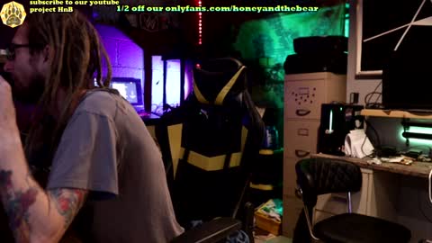Honey and Bear online show from 20, 1, 2025