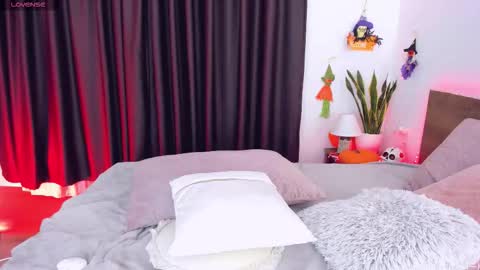 HoneyCarrol online show from 27, 10, 2025