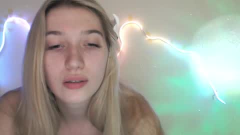honeyveil online show from 26, 5, 2026