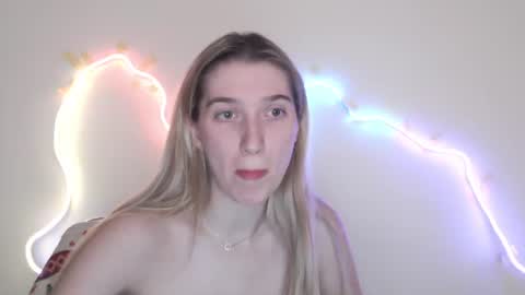 Snapshot of honeyveil chatting on 19, 6, 2026 honeyveil online show from 19, 6, 2026