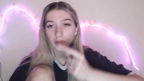 Snapshot of honeyveil chatting on 7, 7, 2026 honeyveil online show from 7, 7, 2026