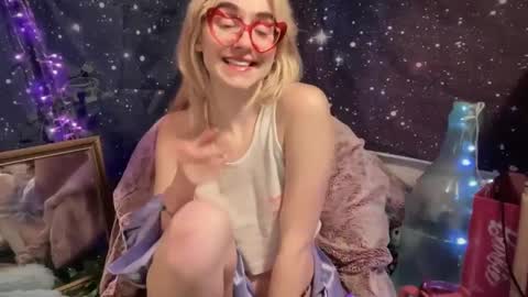 Snapshot of honeyxlimbed chatting on 22, 2, 2025 Emi Rose online show from 22, 2, 2025