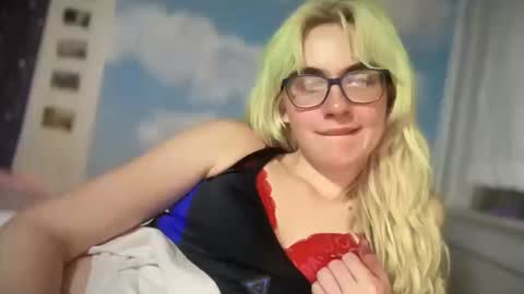 Snapshot of honeyxlimbed chatting on 13, 10, 2025 Emi Rose online show from 13, 10, 2025