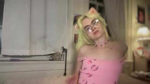 Snapshot of honeyxlimbed chatting on 27, 10, 2025 Emi Rose online show from 27, 10, 2025