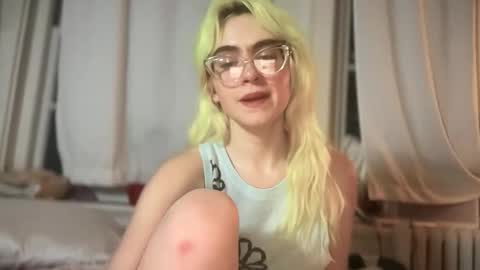 Emi Rose online show from 4, 12, 2025