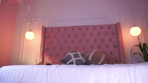 Snapshot of honeyymoonn_ chatting on 1, 5, 2026 Honey Moon Help me to reach 100 thumbs up online show from 1, 5, 2026