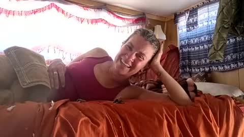 Snapshot of hoodoou chatting on 4, 4, 2026 hoodoou online show from 4, 4, 2026