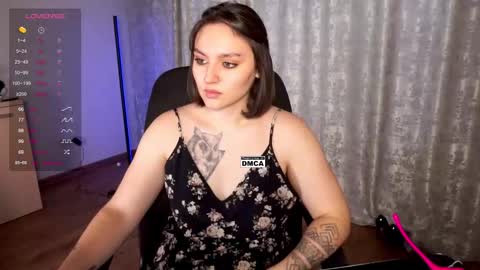 Snapshot of hoot_owl_cb chatting on 6, 11, 2025 Karina online show from 6, 11, 2025