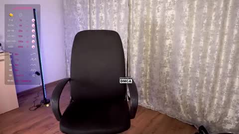 Snapshot of hoot_owl_cb chatting on 6, 11, 2025 Karina online show from 6, 11, 2025