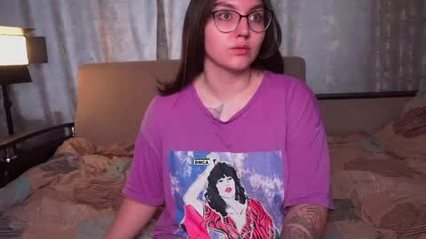 Snapshot of hoot_owl_cb chatting on 29, 4, 2026 Karina online show from 29, 4, 2026