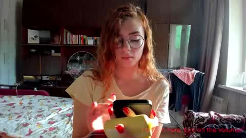 Snapshot of hoppypoppyy chatting on 17, 9, 2025 Bambi online show from 17, 9, 2025