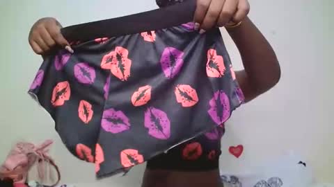 Snapshot of horny_cutiey chatting on 19, 4, 2026 cutiey online show from 19, 4, 2026