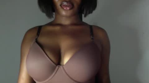 Snapshot of horny_goddess_delilah chatting on 11, 5, 2026 delilah online show from 11, 5, 2026