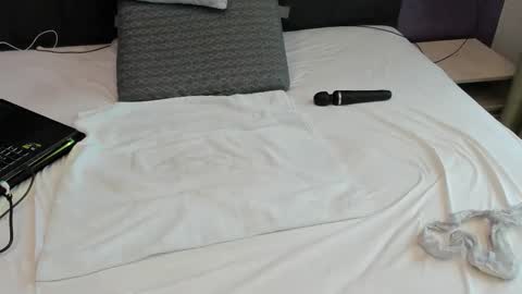 Snapshot of horny_mommy43 chatting on 11, 4, 2026 Olivia online show from 11, 4, 2026