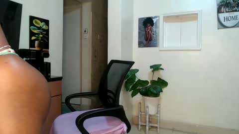 Snapshot of horny_princcess chatting on 5, 3, 2025 horny_princcess online show from 5, 3, 2025
