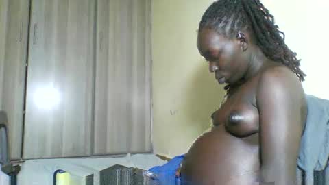 Snapshot of hornybebz chatting on 28, 9, 2025 Yvy online show from 28, 9, 2025