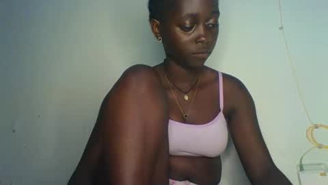 Snapshot of hornybella4 chatting on 2, 10, 2025 Bella online show from 2, 10, 2025