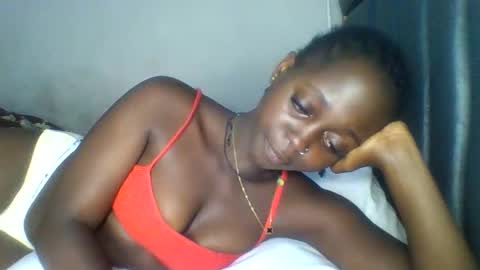 Snapshot of hornybella84 chatting on 11, 5, 2026 Bella online show from 11, 5, 2026
