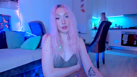 Snapshot of hornybunnys chatting on 15, 12, 2024 Alex and Rosie online show from 15, 12, 2024